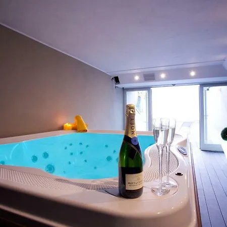 No 4-sleeps 10 By Italian 아파트 살라코마시나