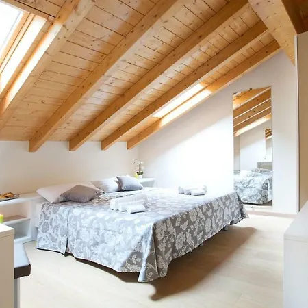 No 4-sleeps 10 By Italian Lejlighed Sala Comacina