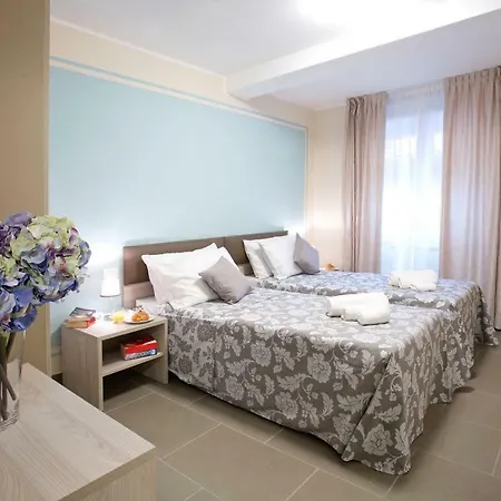 Lejlighed No 4-sleeps 10 By Italian Sala Comacina